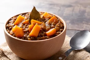 Buddha bowl automnal à la patate douce et aux lentilles