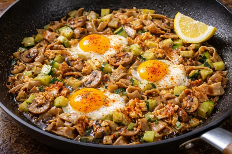 Recettes Assiette de pâtes sautées et œufs