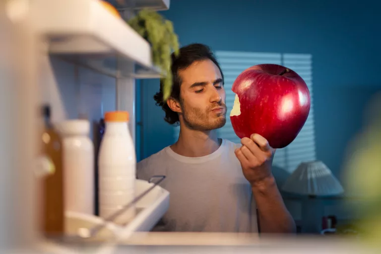 Faim et jeûne intermittent : ce que j’ai appris en écoutant mon corps Faim et jeûne intermittent : distinguer besoin réel et envie de mange